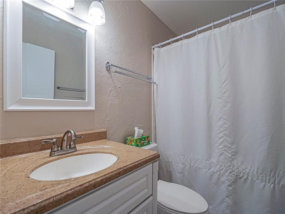 For Sale: $164,900 (2 beds, 2 baths, 1000 Square Feet)