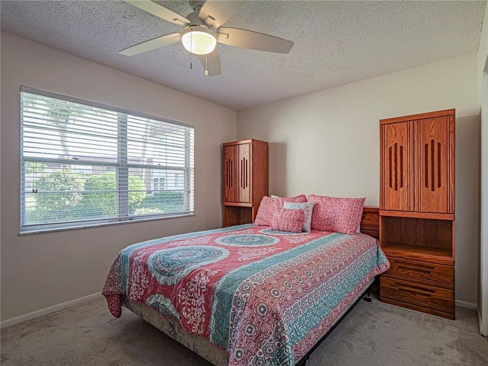 For Sale: $164,900 (2 beds, 2 baths, 1000 Square Feet)