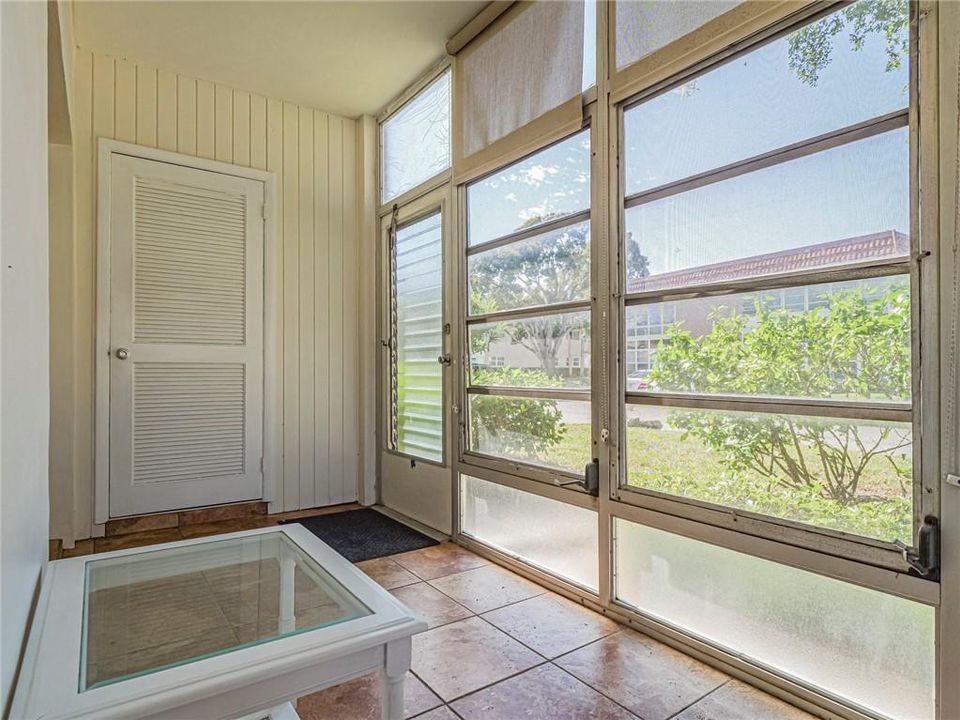 For Sale: $164,900 (2 beds, 2 baths, 1000 Square Feet)