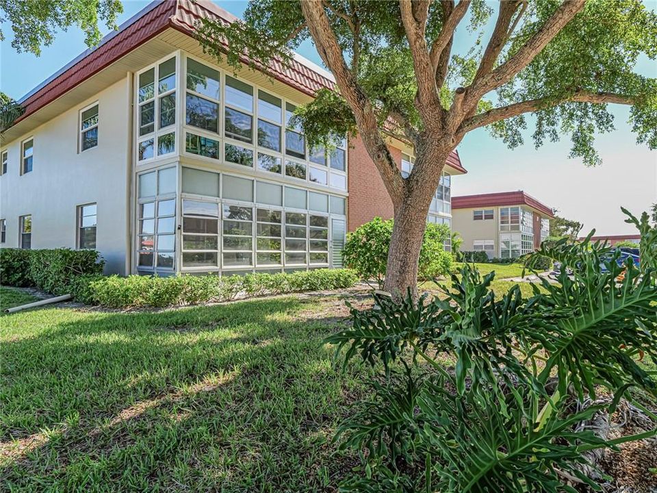 For Sale: $164,900 (2 beds, 2 baths, 1000 Square Feet)