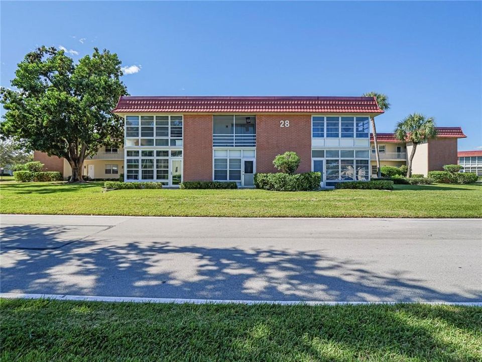 For Sale: $164,900 (2 beds, 2 baths, 1000 Square Feet)