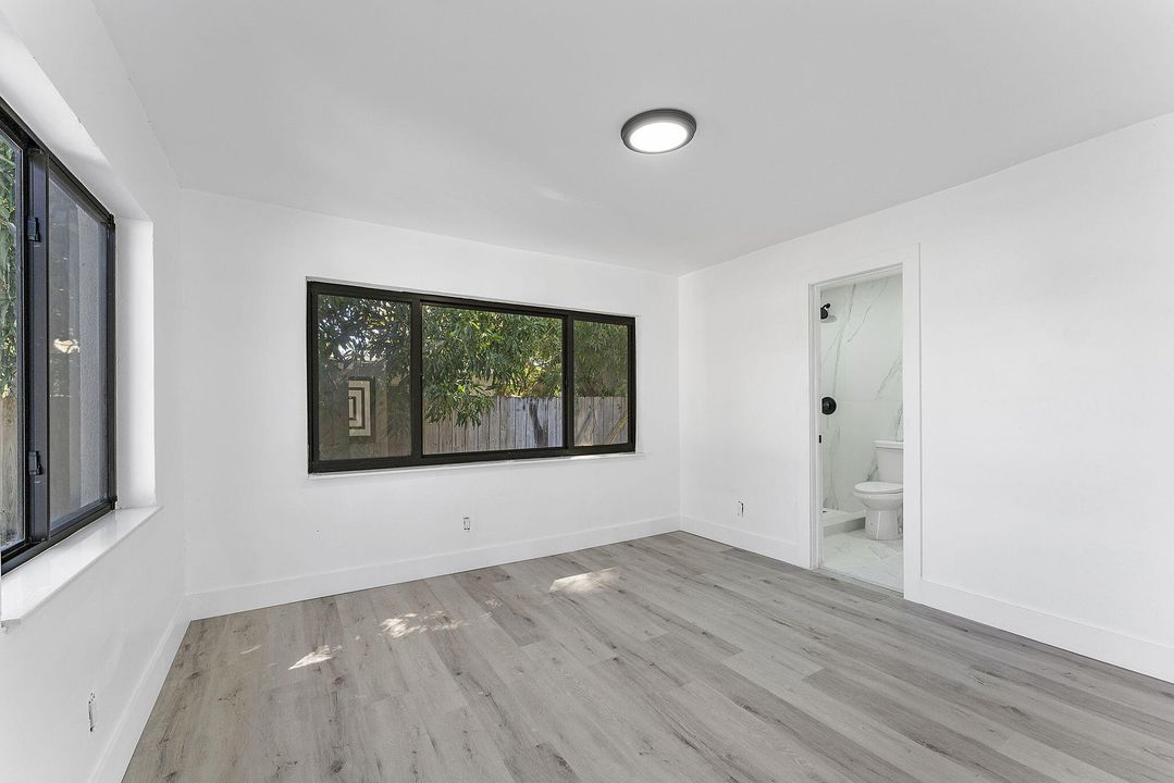 Под контрактом: $3,200 (4 спален, 2 ванн, 1613 Квадратных фут)