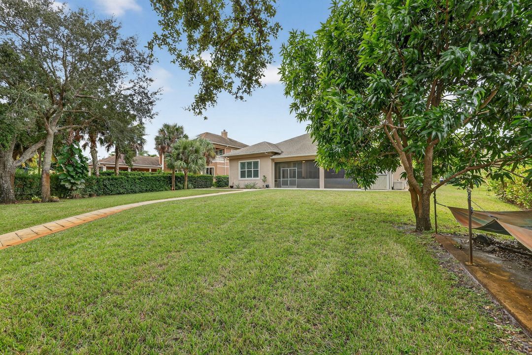 Activo con contrato: $1,650,000 (4 camas, 3 baños, 3513 Pies cuadrados)