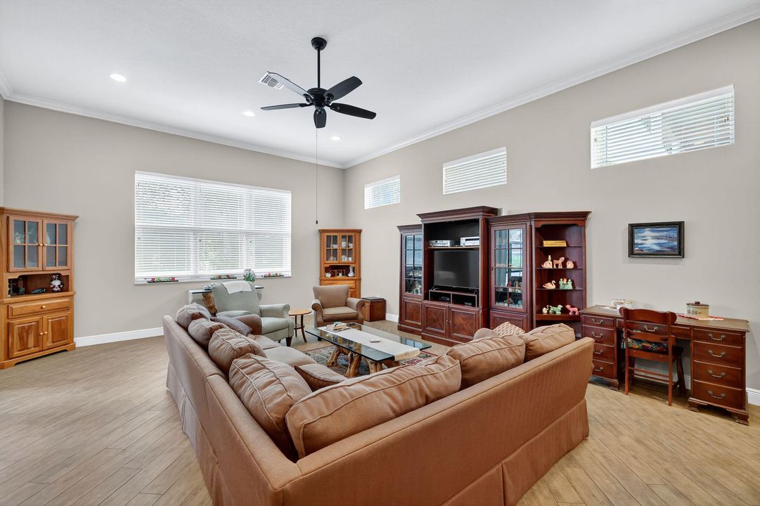 Activo con contrato: $1,650,000 (4 camas, 3 baños, 3513 Pies cuadrados)