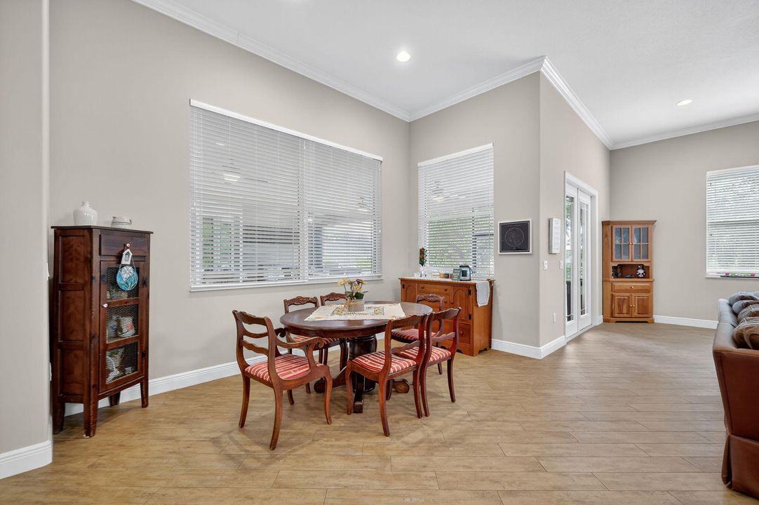 Activo con contrato: $1,650,000 (4 camas, 3 baños, 3513 Pies cuadrados)