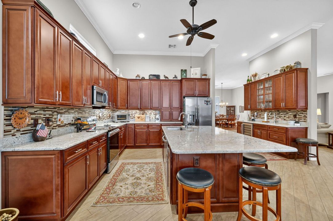 Activo con contrato: $1,650,000 (4 camas, 3 baños, 3513 Pies cuadrados)