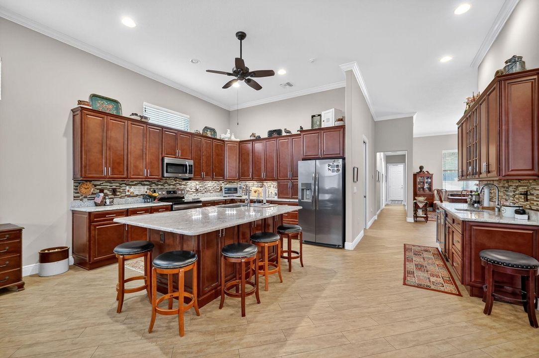 Activo con contrato: $1,650,000 (4 camas, 3 baños, 3513 Pies cuadrados)