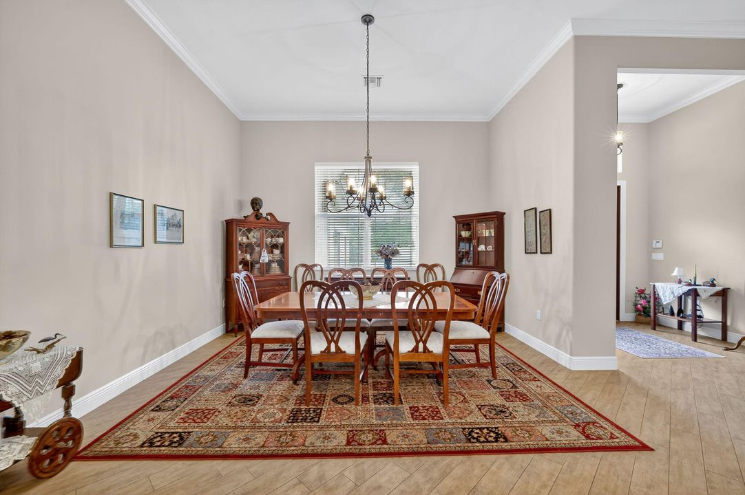 Activo con contrato: $1,650,000 (4 camas, 3 baños, 3513 Pies cuadrados)