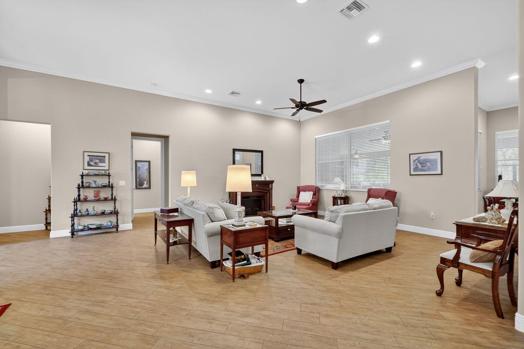 Activo con contrato: $1,650,000 (4 camas, 3 baños, 3513 Pies cuadrados)