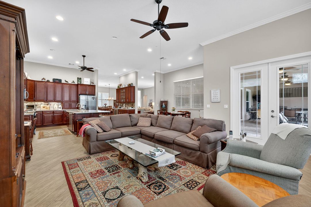 Activo con contrato: $1,650,000 (4 camas, 3 baños, 3513 Pies cuadrados)