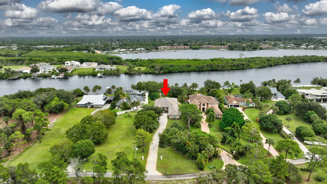 Activo con contrato: $1,650,000 (4 camas, 3 baños, 3513 Pies cuadrados)