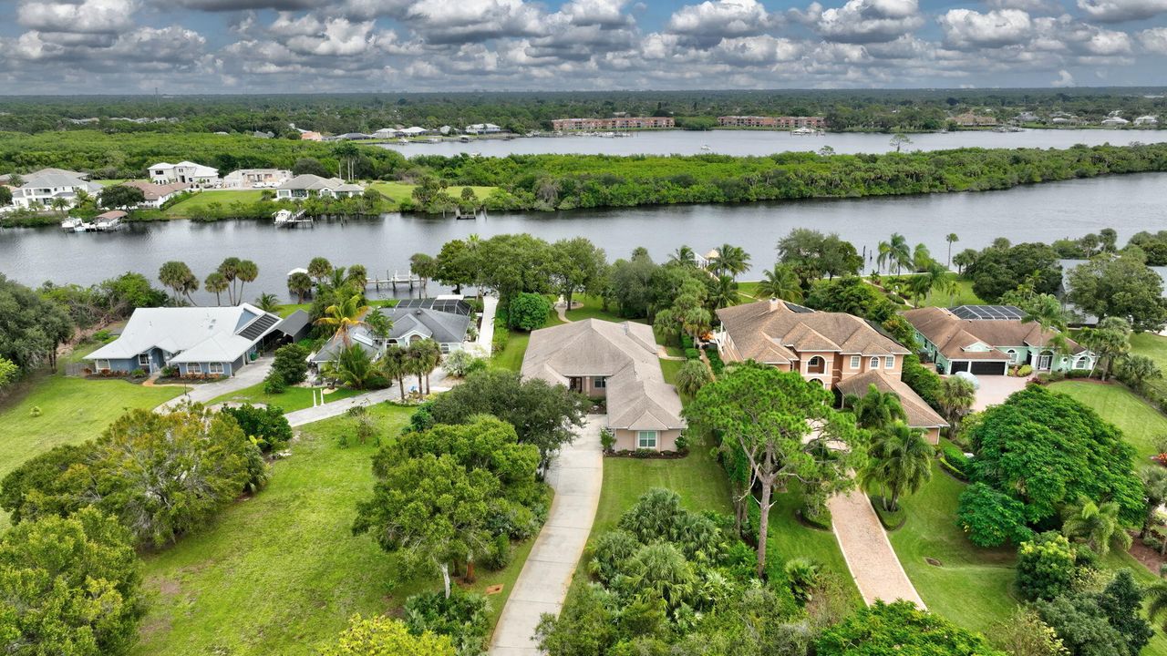 Activo con contrato: $1,650,000 (4 camas, 3 baños, 3513 Pies cuadrados)