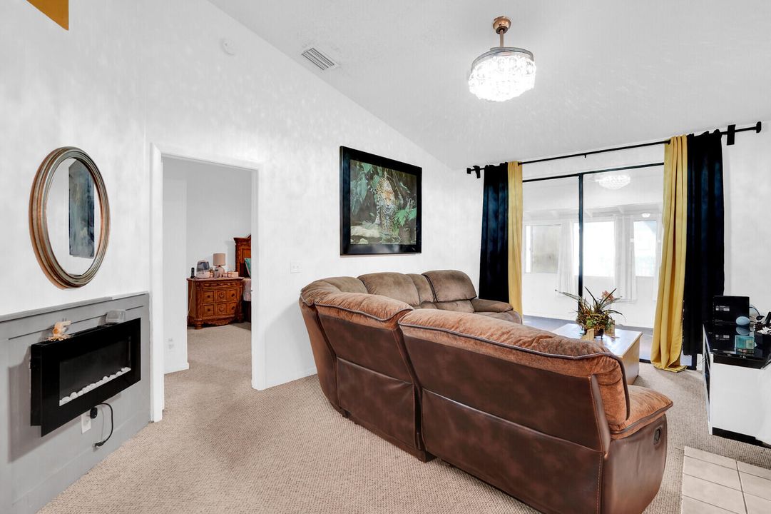 В аренду: $2,600 (3 спален, 2 ванн, 1355 Квадратных фут)