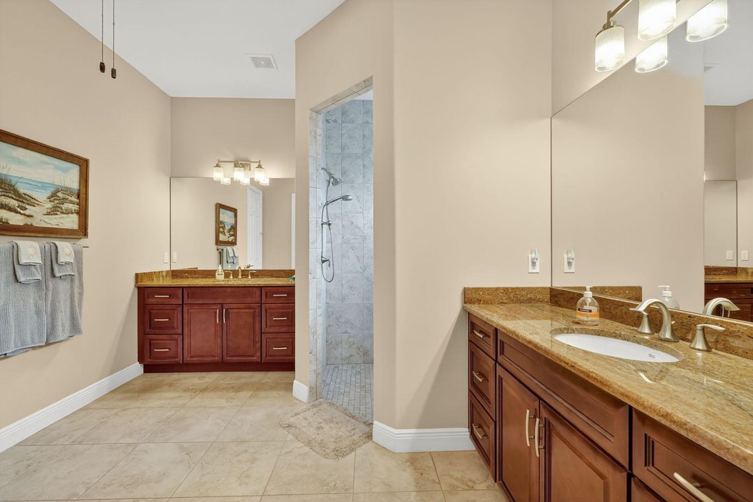 Activo con contrato: $1,650,000 (4 camas, 3 baños, 3513 Pies cuadrados)