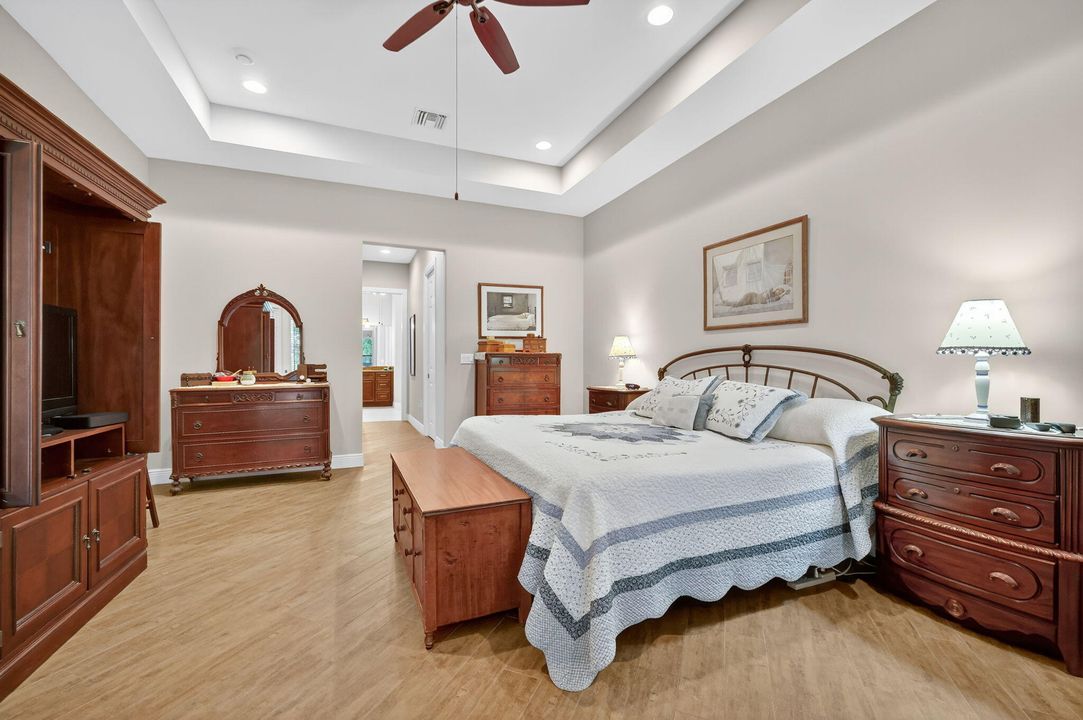 Activo con contrato: $1,650,000 (4 camas, 3 baños, 3513 Pies cuadrados)