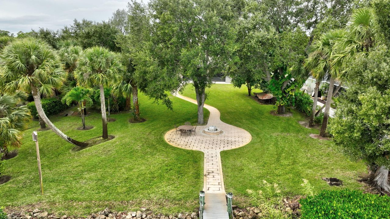 Activo con contrato: $1,650,000 (4 camas, 3 baños, 3513 Pies cuadrados)