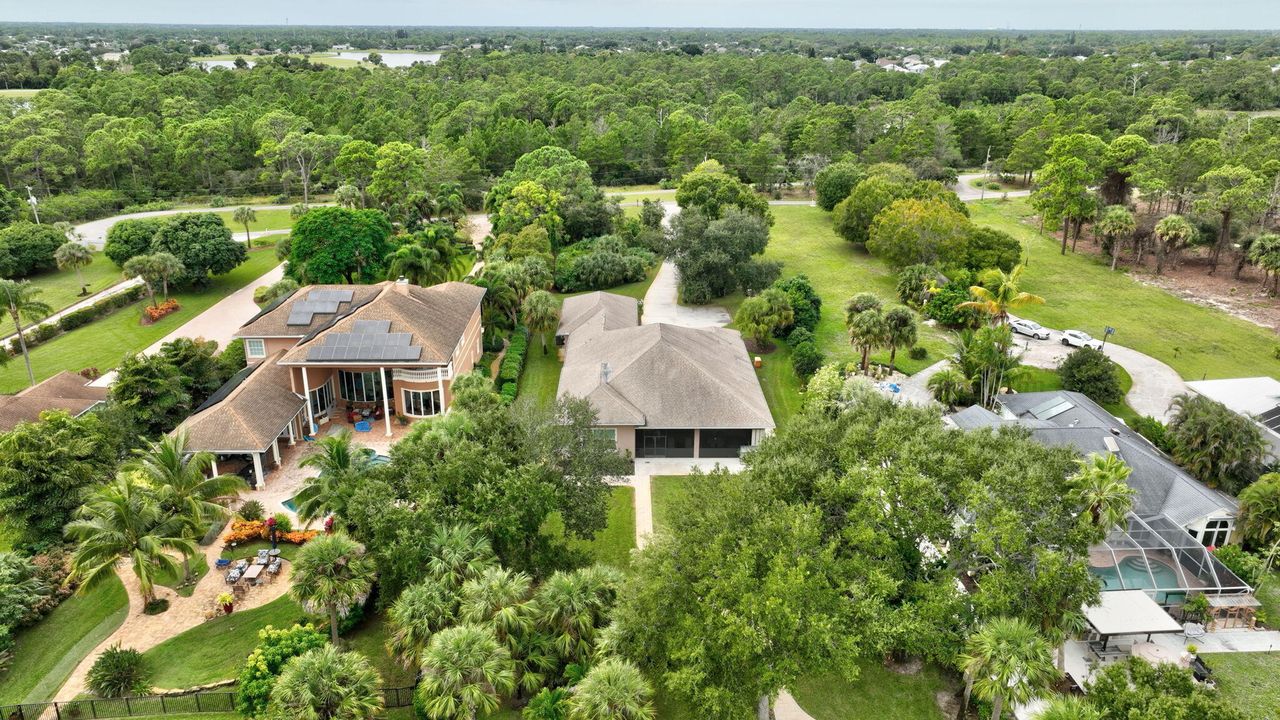 Activo con contrato: $1,650,000 (4 camas, 3 baños, 3513 Pies cuadrados)