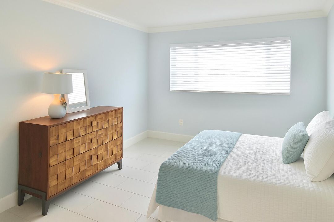 Active With Contract: $2,700 (2 beds, 2 baths, 944 Square Feet)