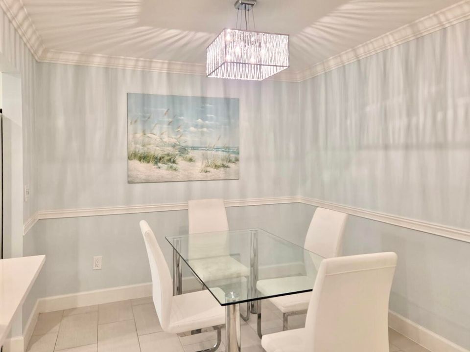 Active With Contract: $2,700 (2 beds, 2 baths, 944 Square Feet)