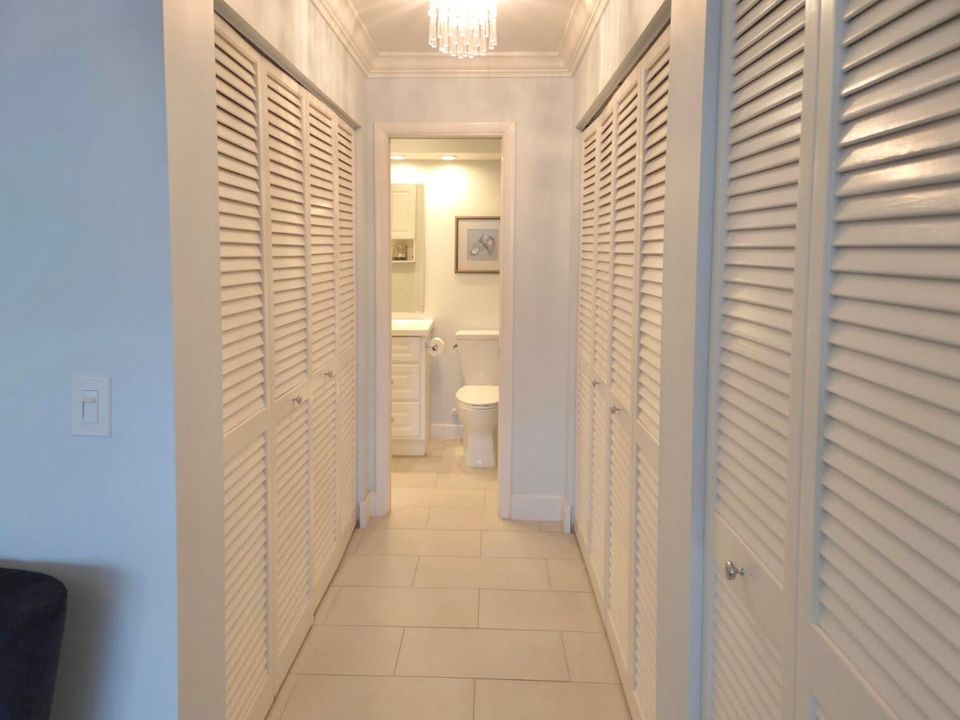 Active With Contract: $2,700 (2 beds, 2 baths, 944 Square Feet)