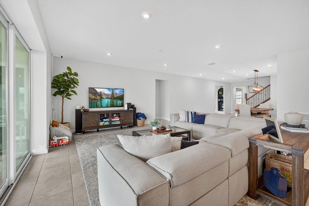 待售: $779,000 (5 贝兹, 4 浴室, 4211 平方英尺)