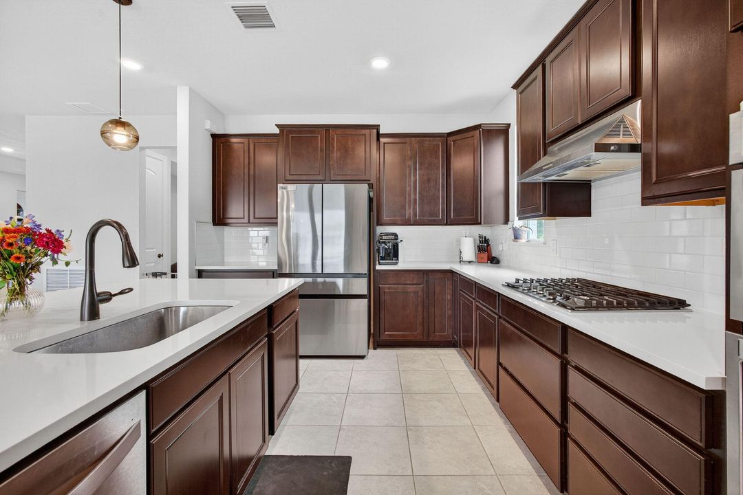 待售: $779,000 (5 贝兹, 4 浴室, 4211 平方英尺)