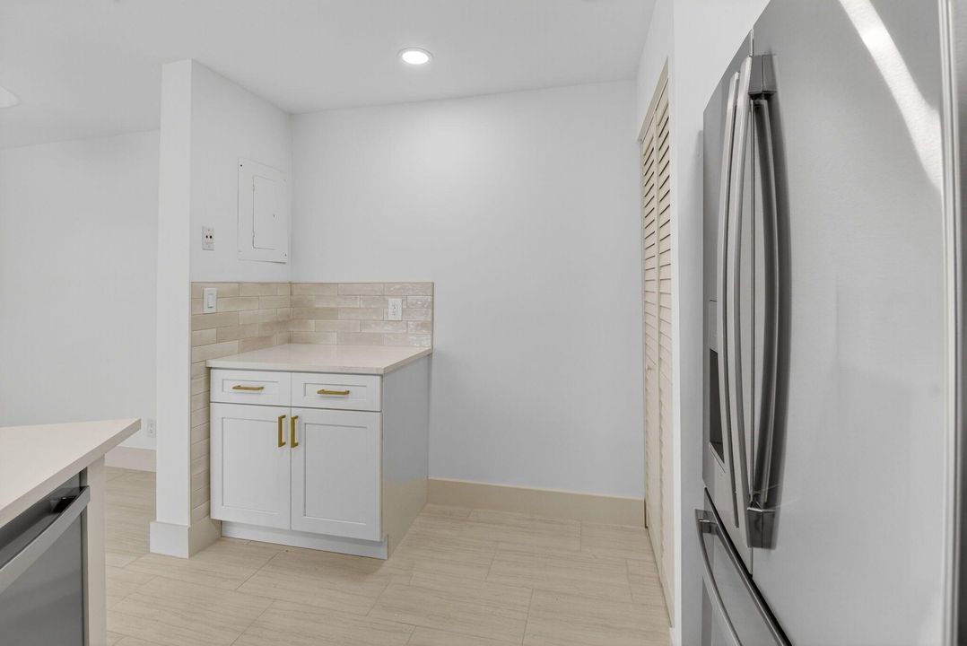 For Sale: $179,000 (2 beds, 2 baths, 852 Square Feet)