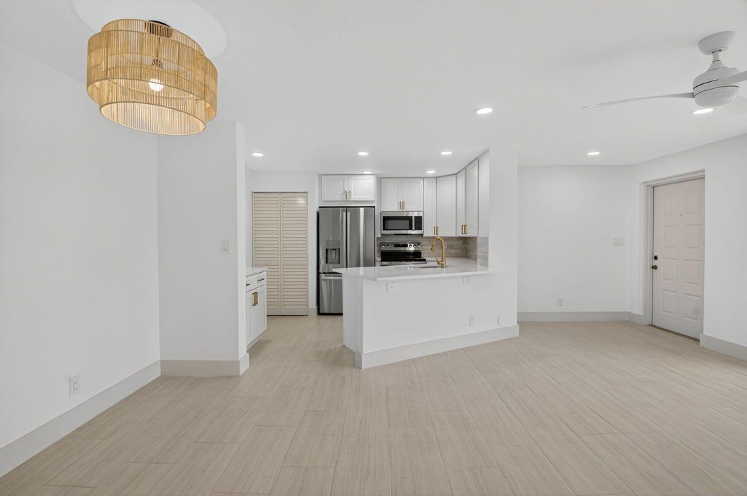 For Sale: $179,000 (2 beds, 2 baths, 852 Square Feet)