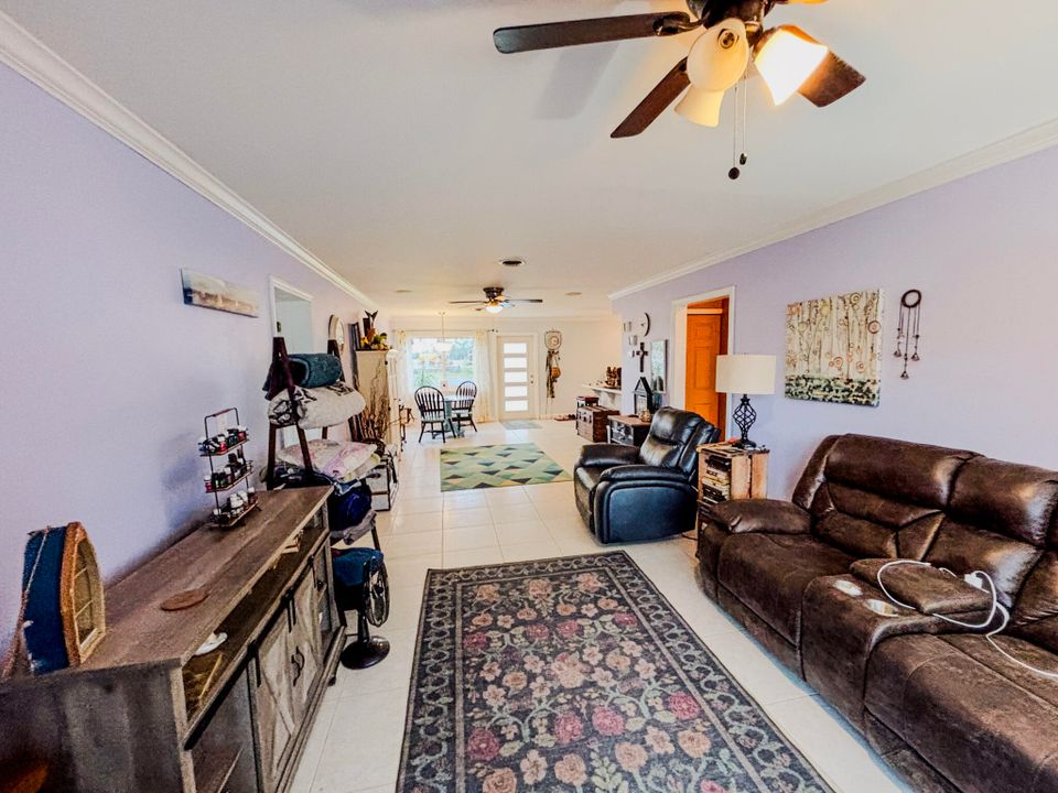 For Sale: $364,900 (3 beds, 3 baths, 1890 Square Feet)