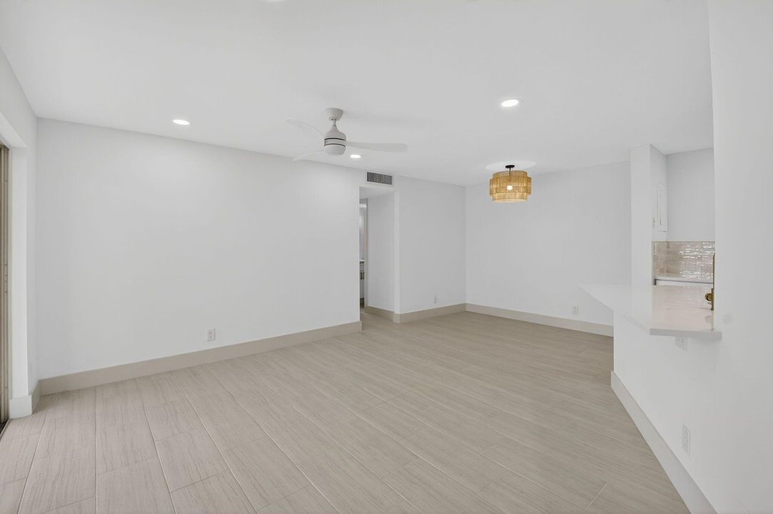 For Sale: $179,000 (2 beds, 2 baths, 852 Square Feet)