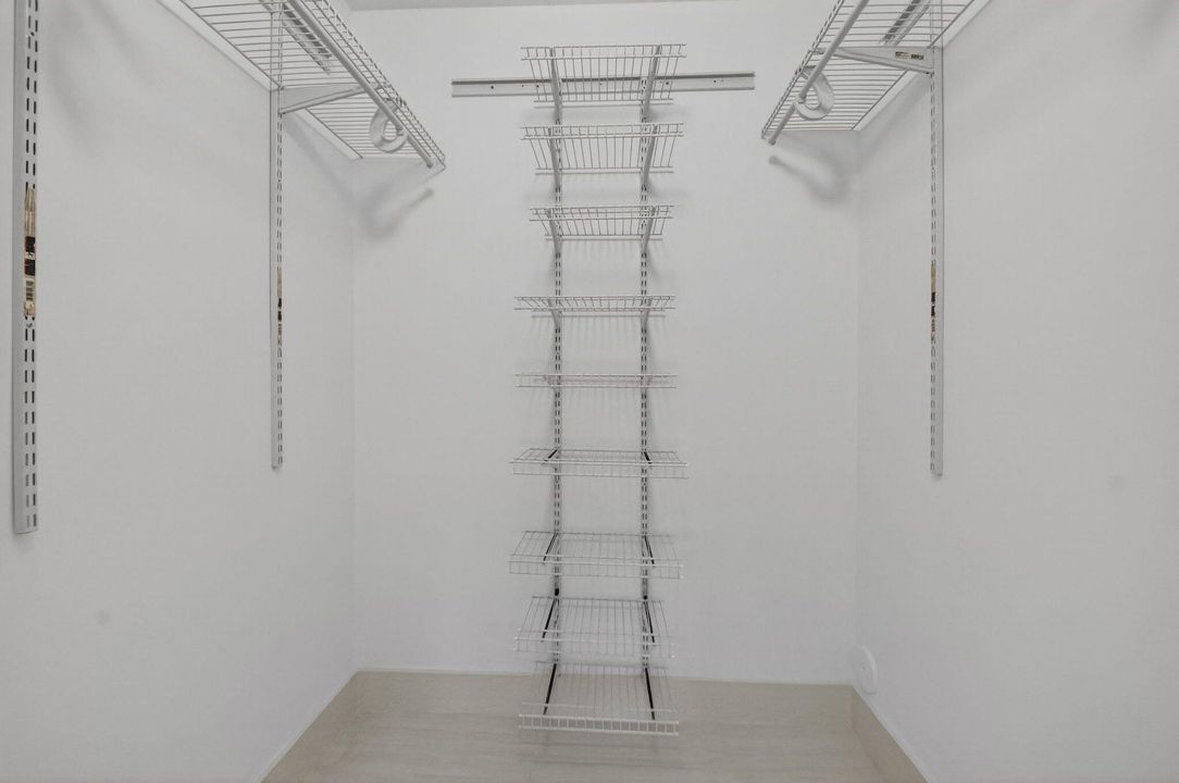 For Sale: $179,000 (2 beds, 2 baths, 852 Square Feet)