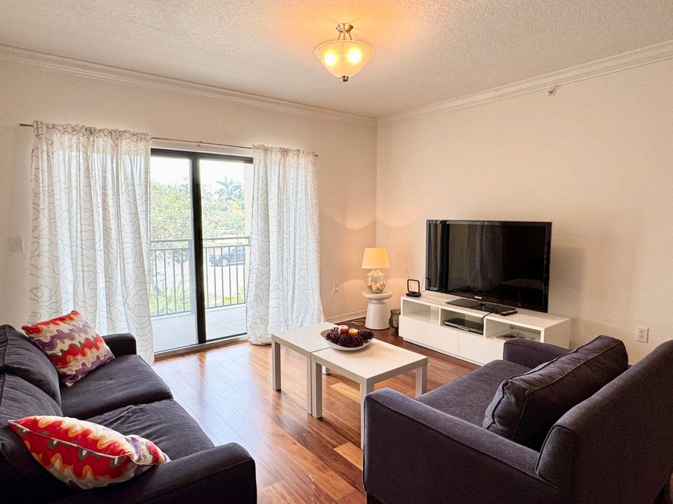 Activo con contrato: $3,000 (2 camas, 2 baños, 1038 Pies cuadrados)