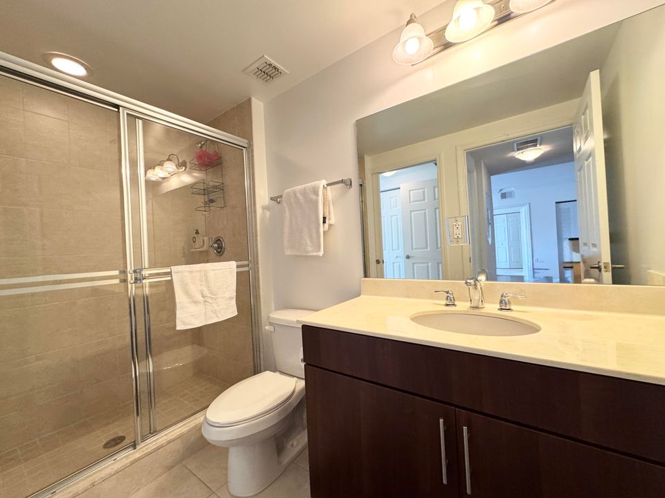 Activo con contrato: $3,000 (2 camas, 2 baños, 1038 Pies cuadrados)