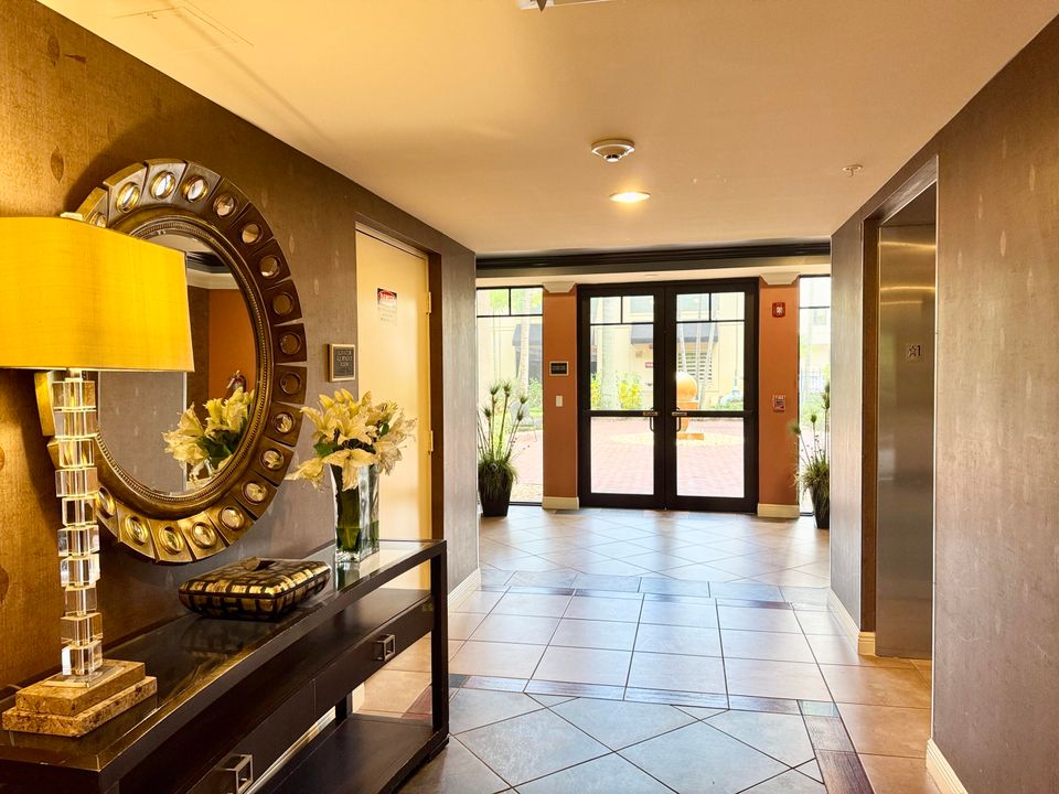 Activo con contrato: $3,000 (2 camas, 2 baños, 1038 Pies cuadrados)