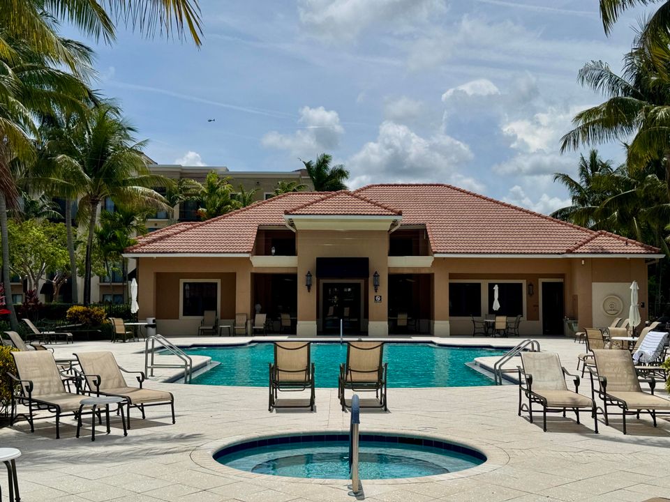 Activo con contrato: $3,000 (2 camas, 2 baños, 1038 Pies cuadrados)