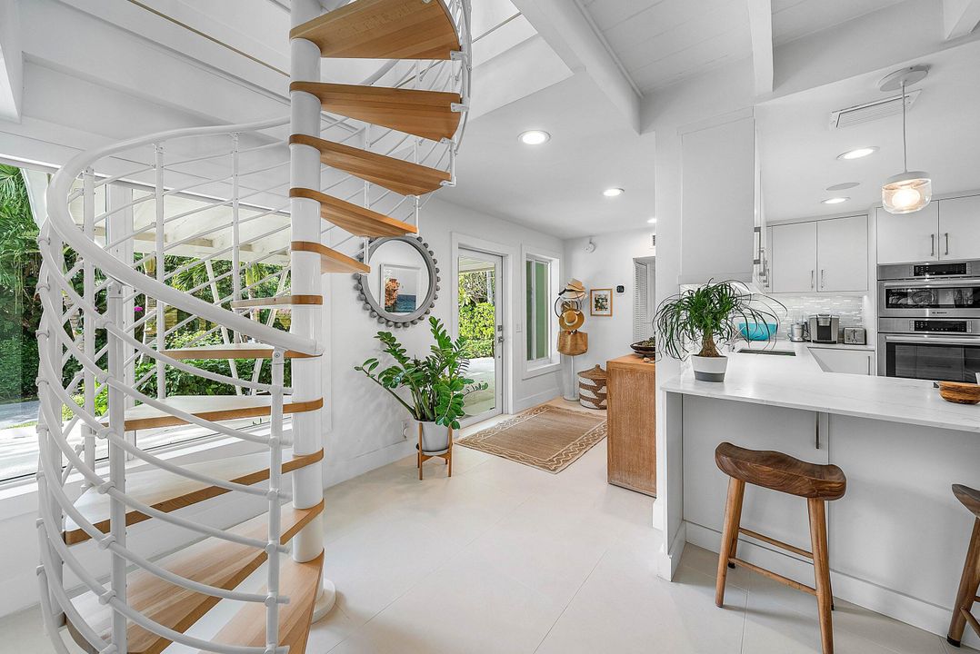 На продажу: $3,495,000 (3 спален, 3 ванн, 2345 Квадратных фут)