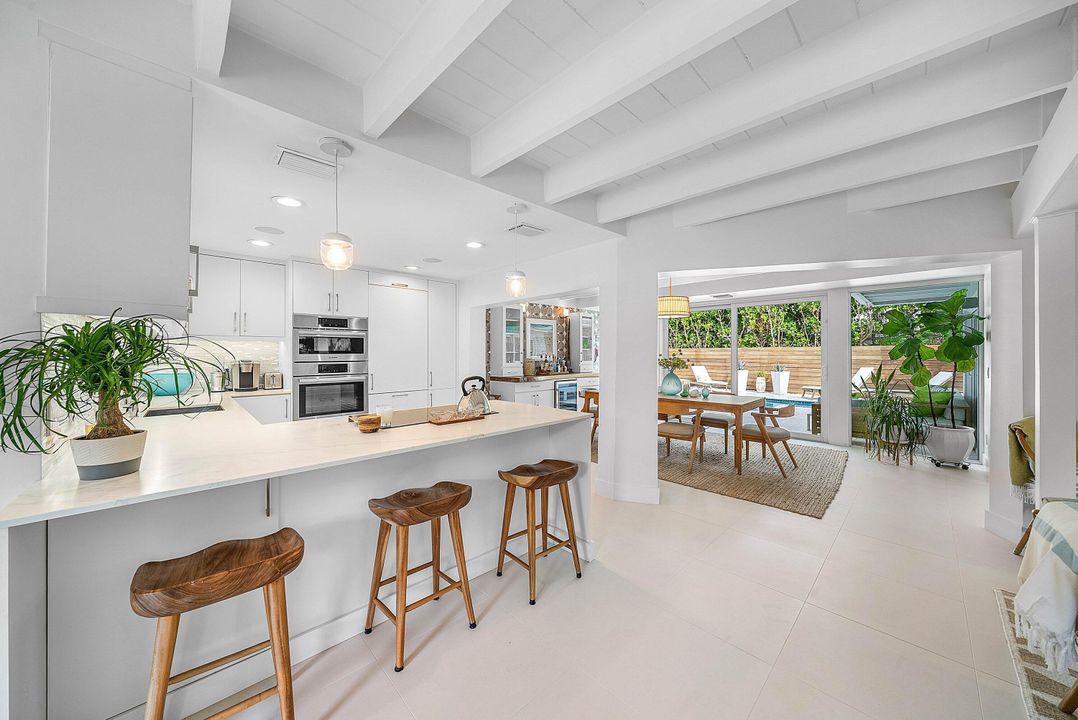 На продажу: $3,495,000 (3 спален, 3 ванн, 2345 Квадратных фут)