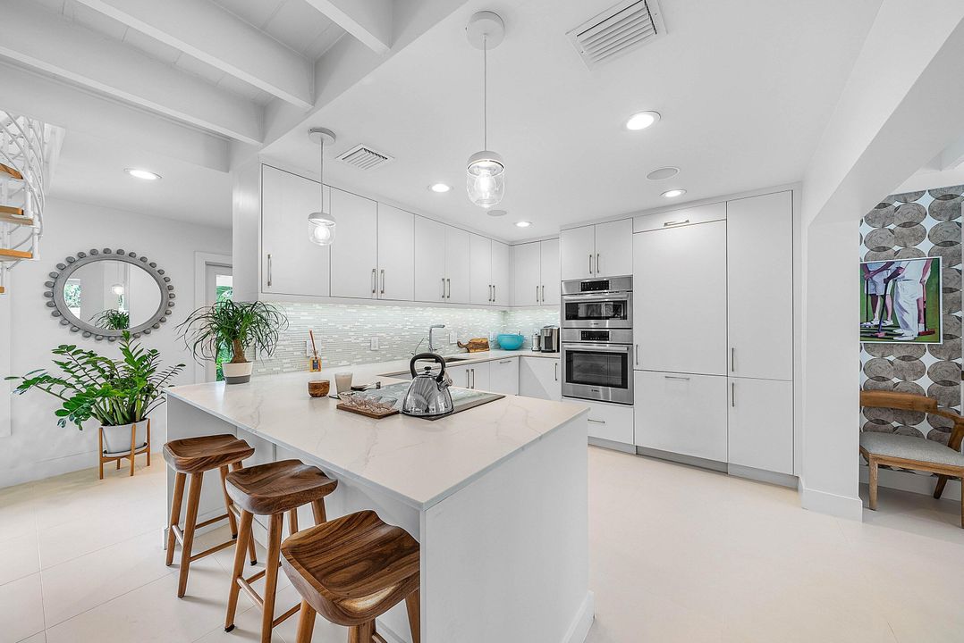 На продажу: $3,495,000 (3 спален, 3 ванн, 2345 Квадратных фут)