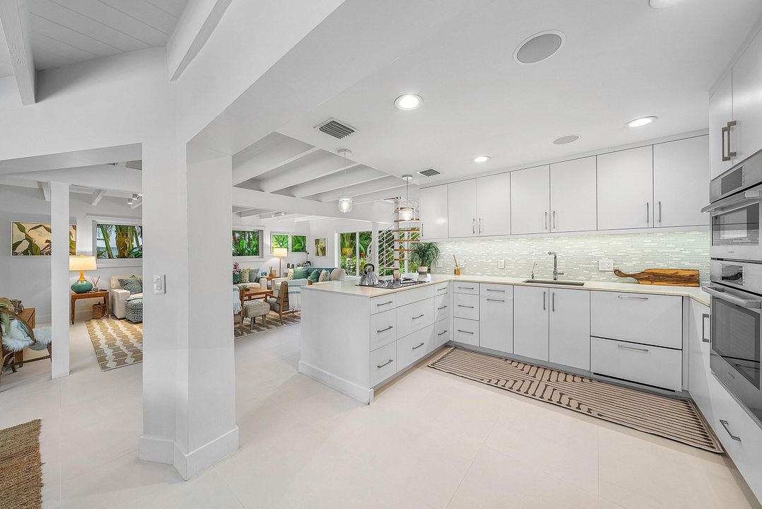 На продажу: $3,495,000 (3 спален, 3 ванн, 2345 Квадратных фут)