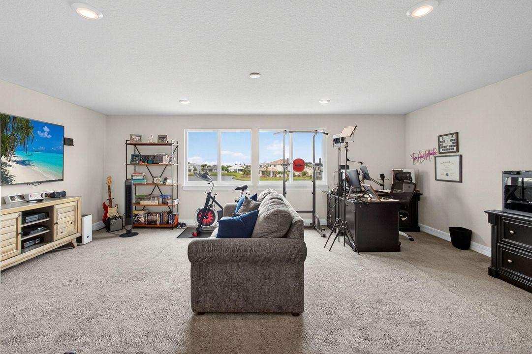 待售: $779,000 (5 贝兹, 4 浴室, 4211 平方英尺)