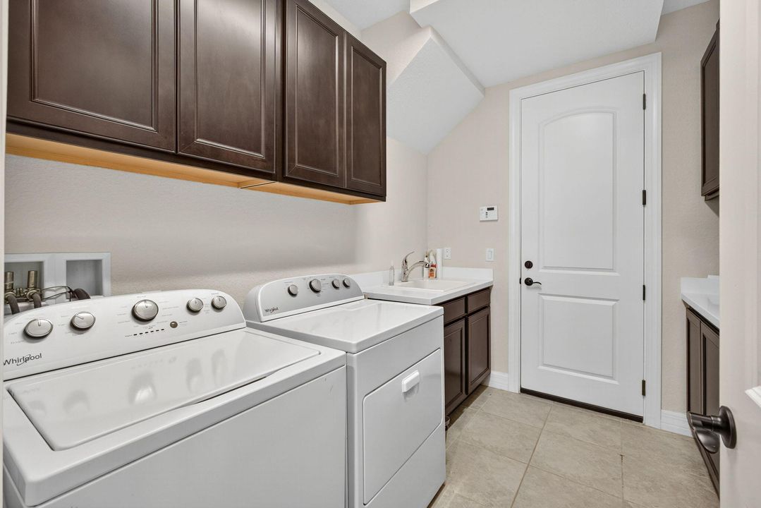 待售: $779,000 (5 贝兹, 4 浴室, 4211 平方英尺)