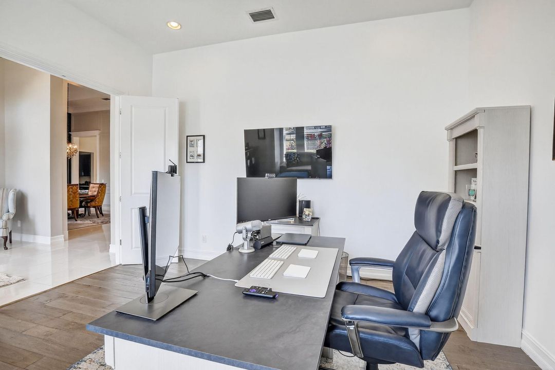 Active With Contract: $2,000,000 (4 beds, 3 baths, 4936 Square Feet)