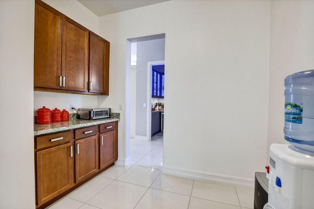 Active With Contract: $2,000,000 (4 beds, 3 baths, 4936 Square Feet)