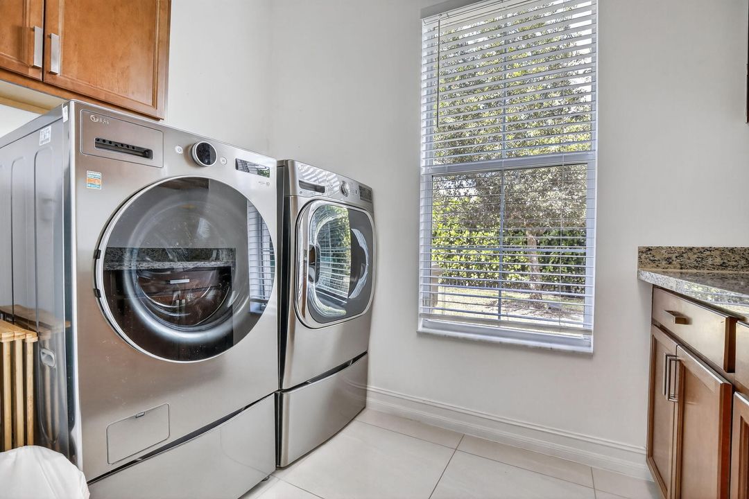 Active With Contract: $2,000,000 (4 beds, 3 baths, 4936 Square Feet)