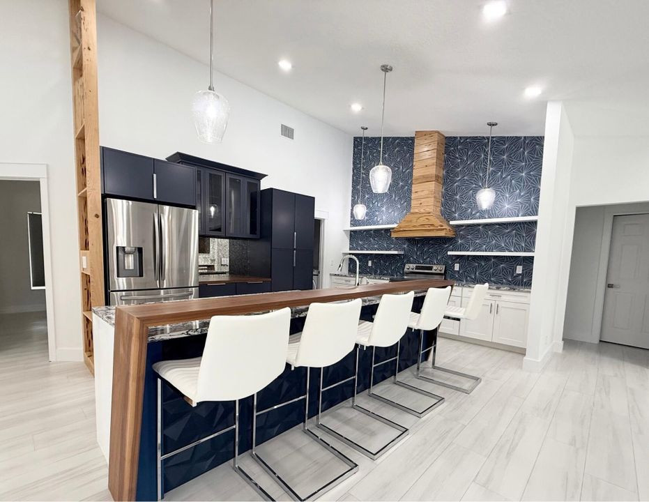 待售: $1,699,887 (4 贝兹, 2 浴室, 2431 平方英尺)