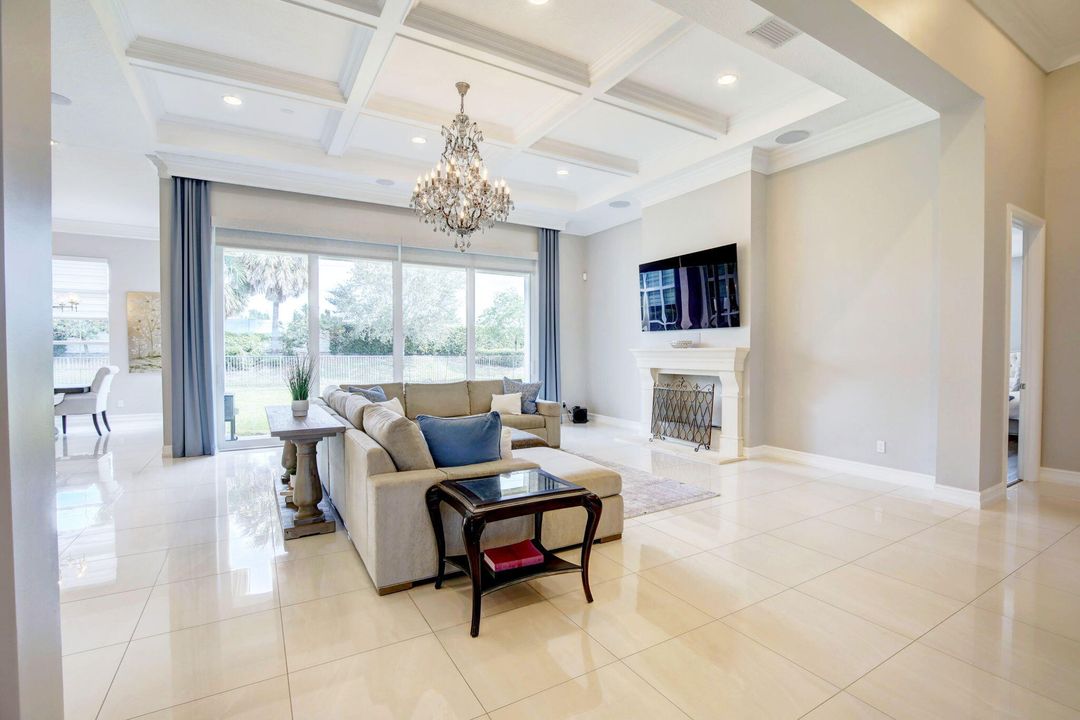 Active With Contract: $2,000,000 (4 beds, 3 baths, 4936 Square Feet)