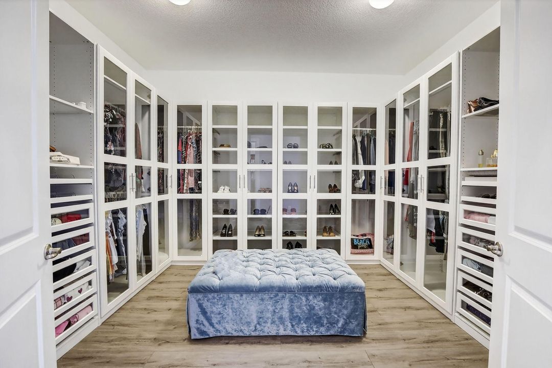 Active With Contract: $2,000,000 (4 beds, 3 baths, 4936 Square Feet)