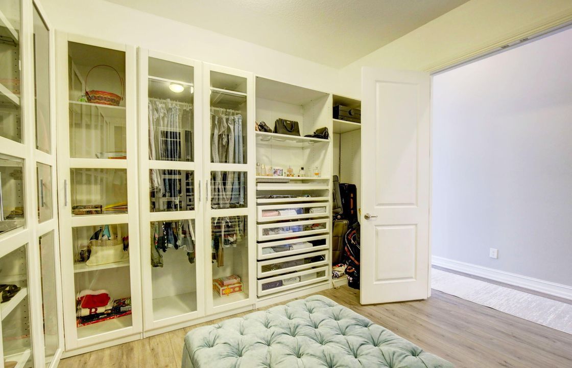 Active With Contract: $2,000,000 (4 beds, 3 baths, 4936 Square Feet)