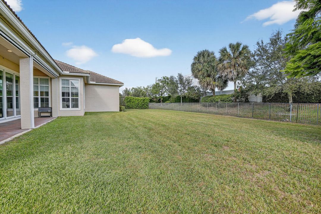 Active With Contract: $2,000,000 (4 beds, 3 baths, 4936 Square Feet)