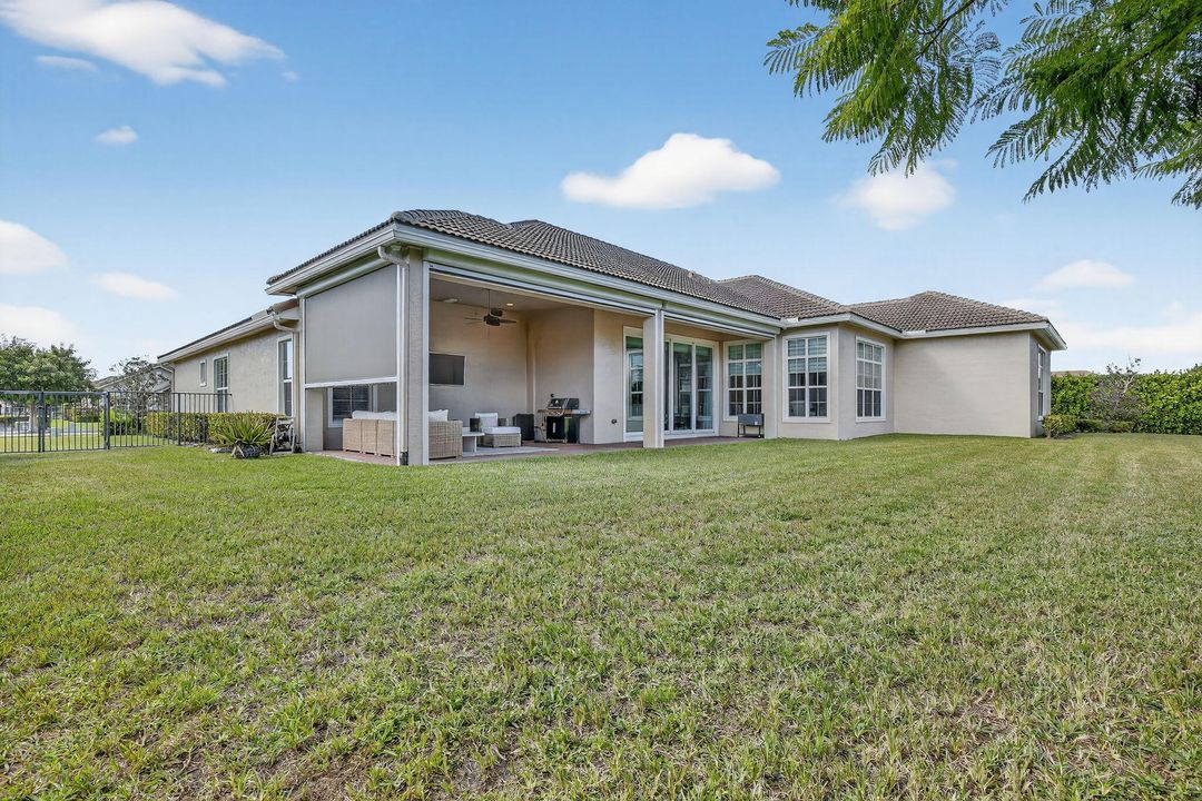 Active With Contract: $2,000,000 (4 beds, 3 baths, 4936 Square Feet)